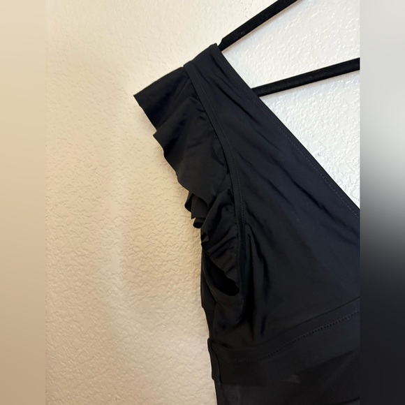Cupshe Women's 2x NWT Black One Piece Swimsuit Ruffle V-Neck Mesh Waist Detail - Picture 4 of 12